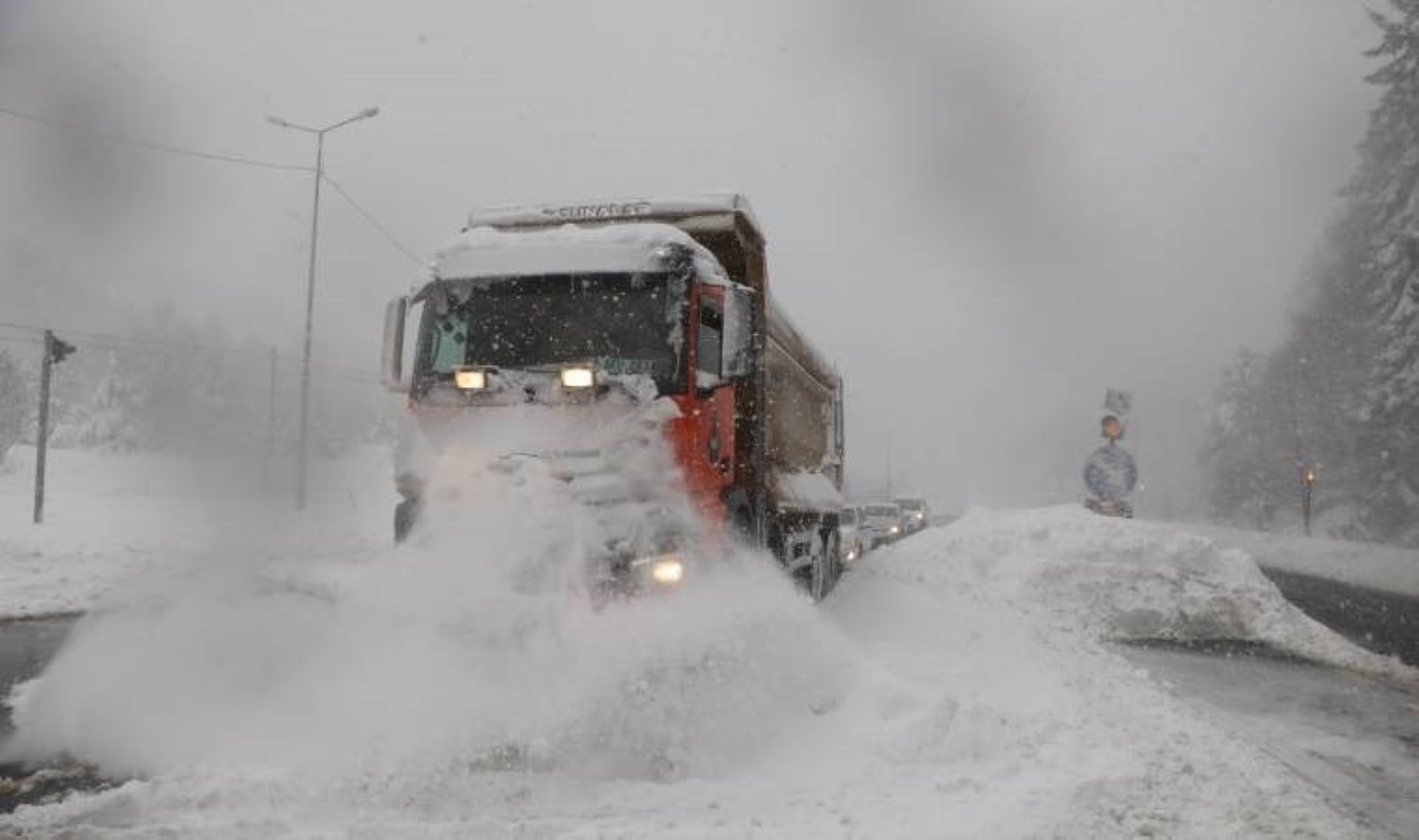 Bolu Dağı’nda kar yağışı… Ulaşımı aksattı!